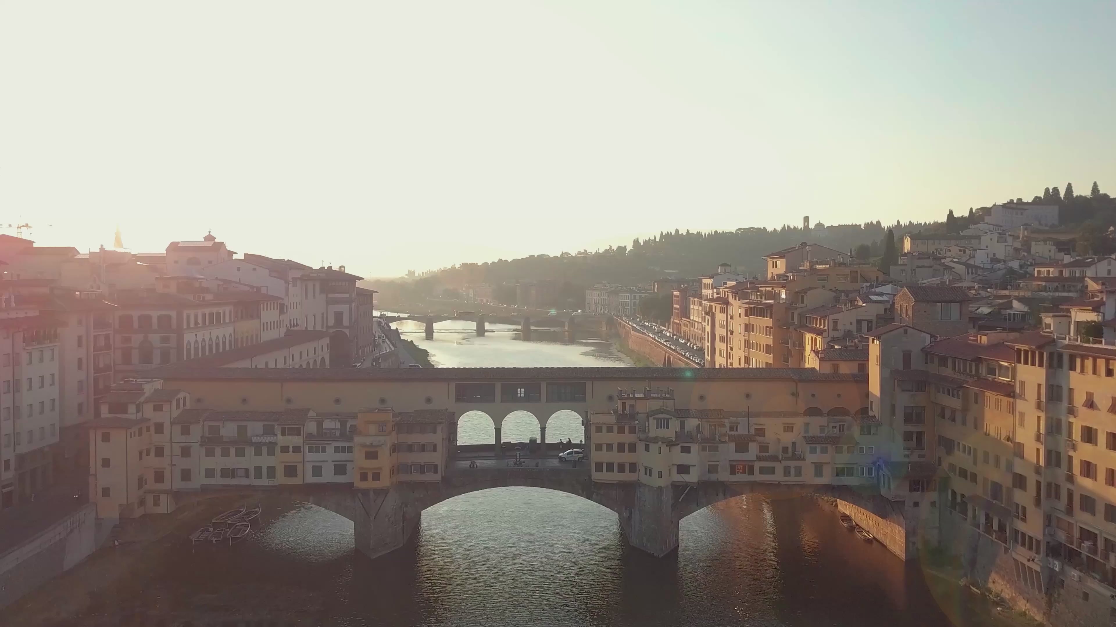 Carica video: